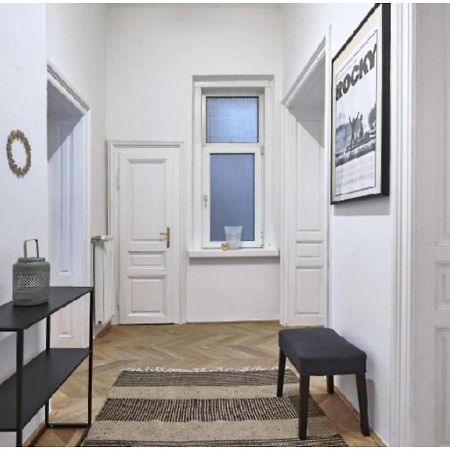 Apartamento Luxurious, 2 Min To Casino And Roemertherme Baden Exterior foto