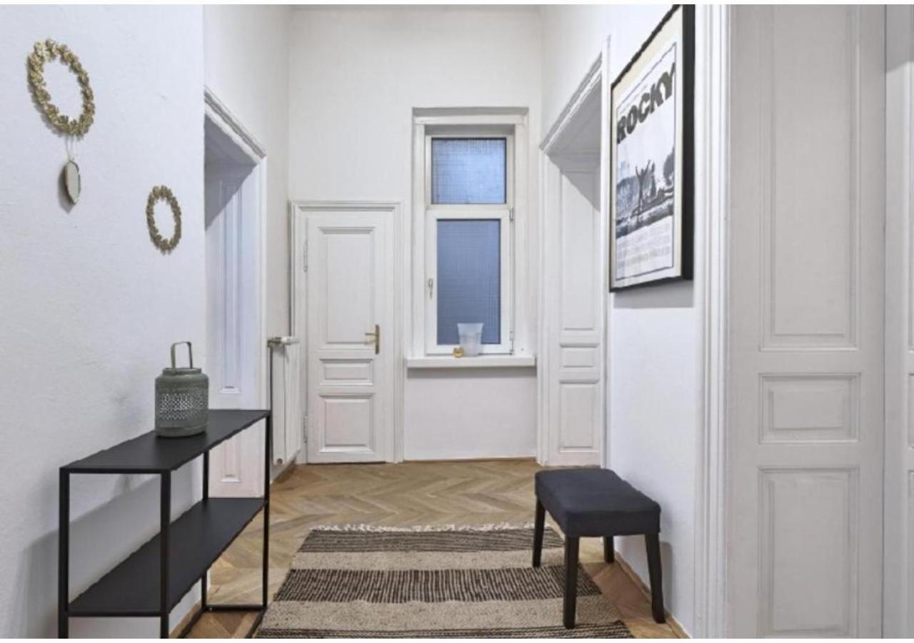 Apartamento Luxurious, 2 Min To Casino And Roemertherme Baden Exterior foto