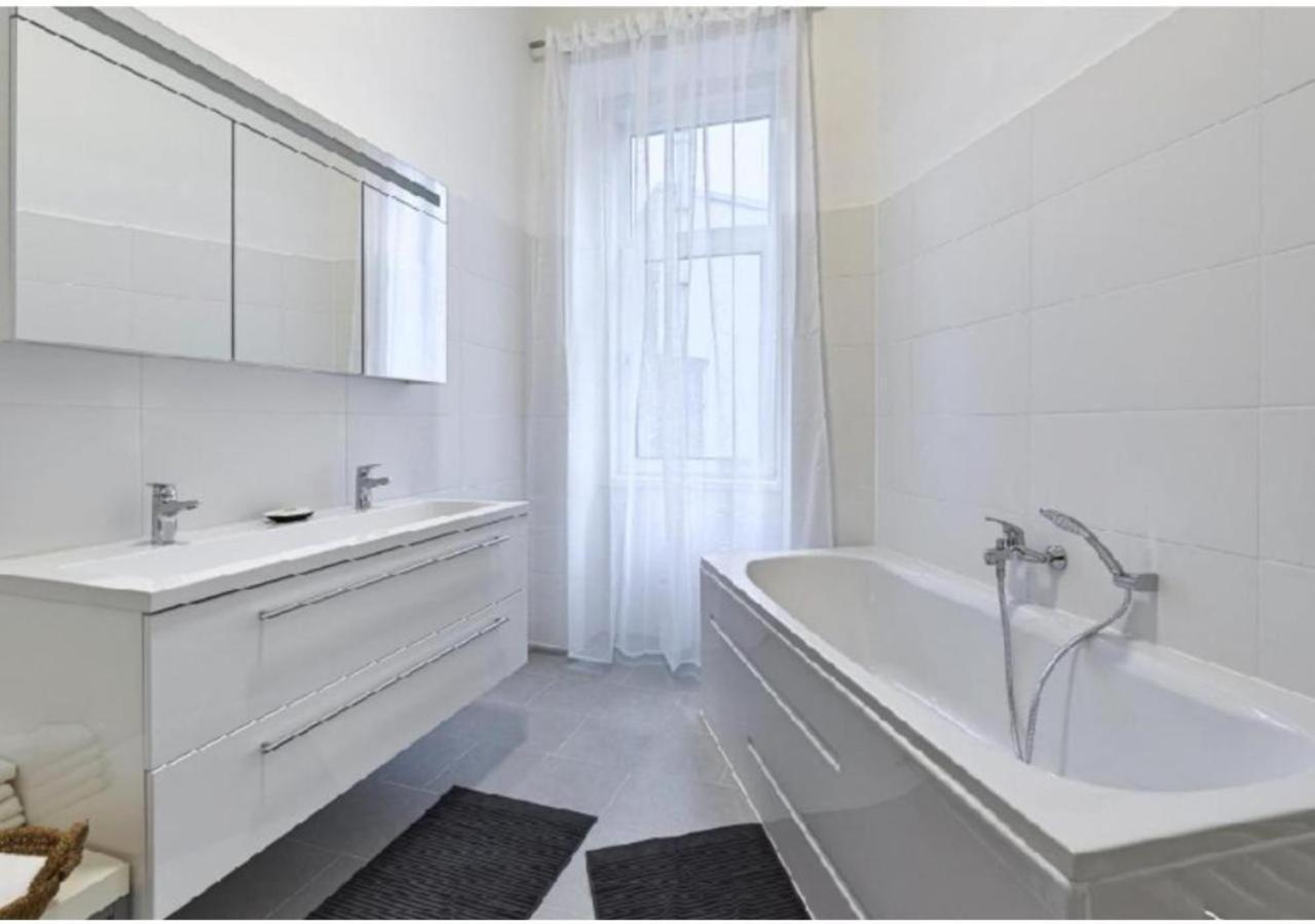 Apartamento Luxurious, 2 Min To Casino And Roemertherme Baden Exterior foto