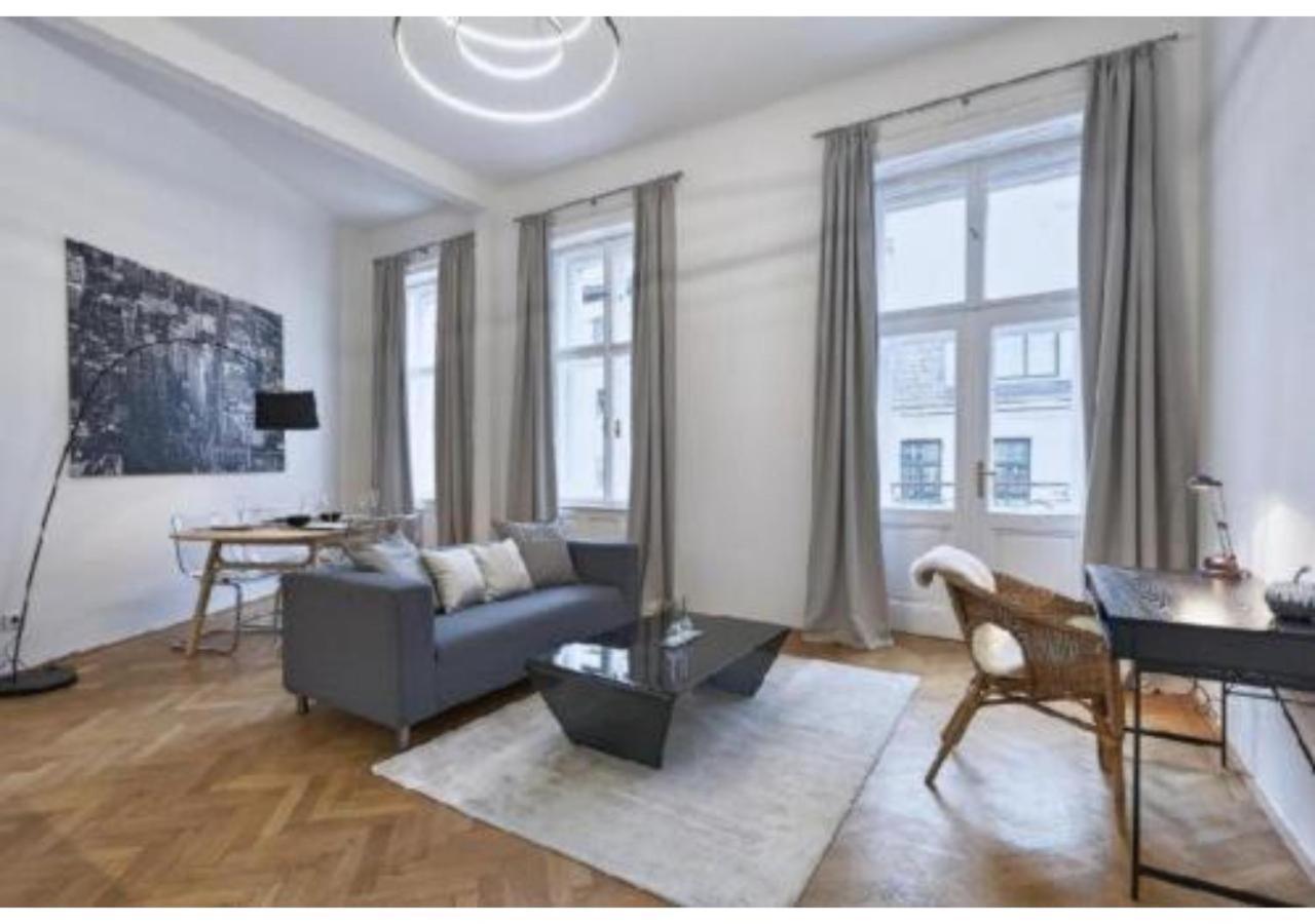 Apartamento Luxurious, 2 Min To Casino And Roemertherme Baden Exterior foto