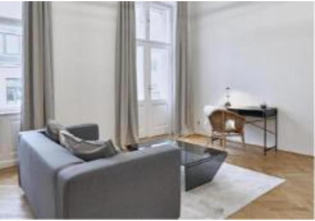 Apartamento Luxurious, 2 Min To Casino And Roemertherme Baden Exterior foto