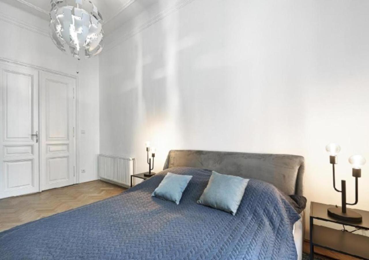 Apartamento Luxurious, 2 Min To Casino And Roemertherme Baden Exterior foto