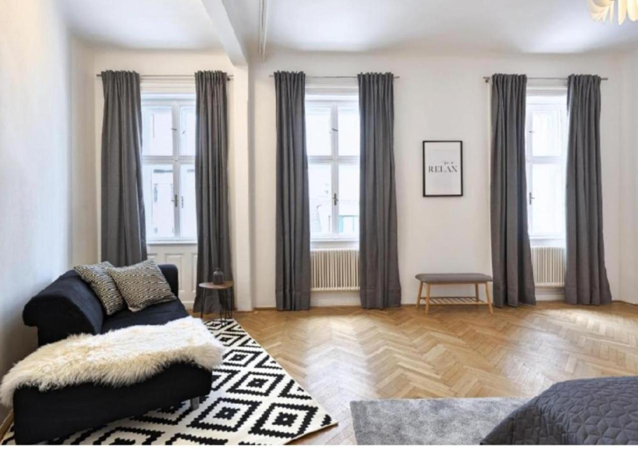 Apartamento Luxurious, 2 Min To Casino And Roemertherme Baden Exterior foto