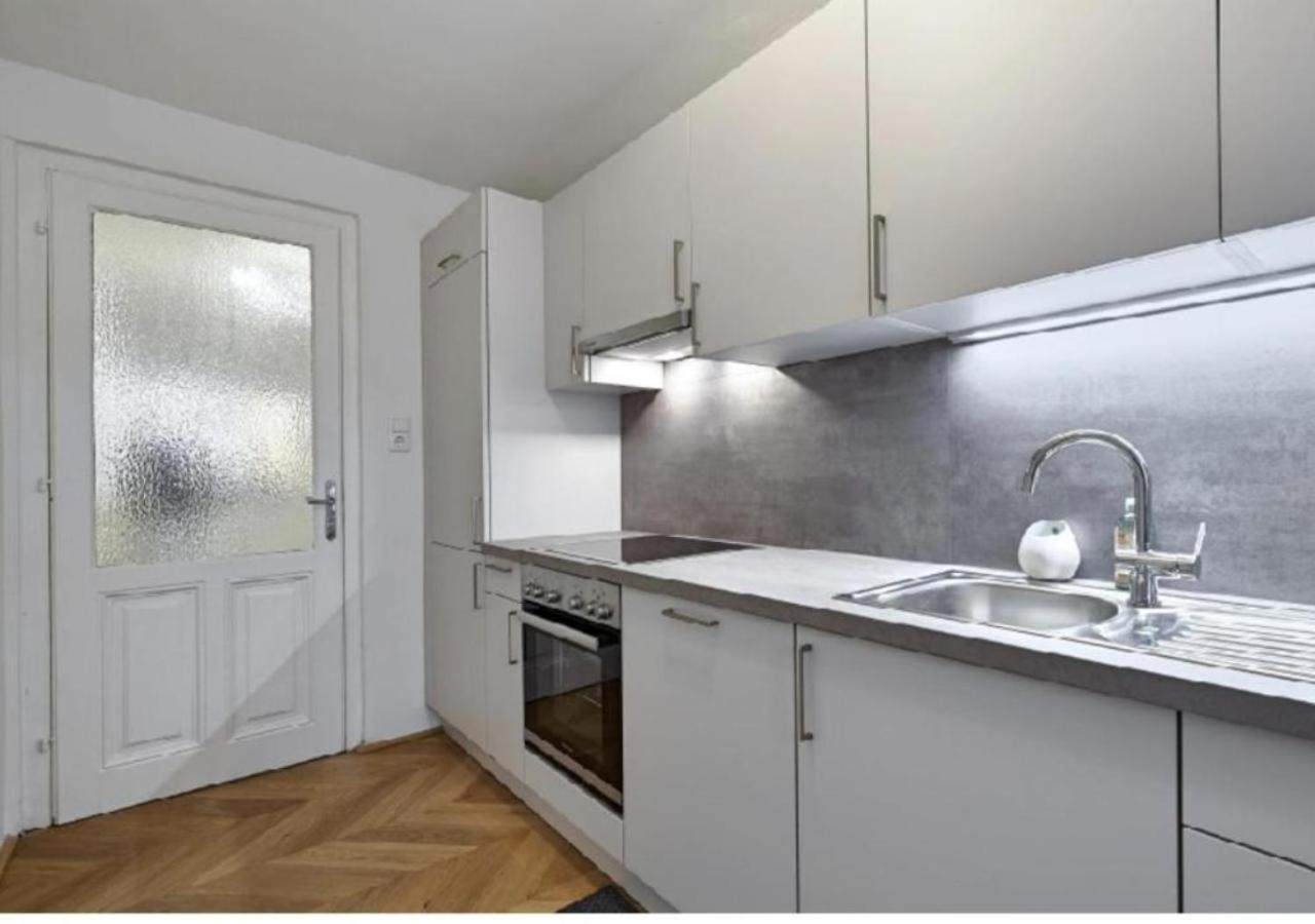 Apartamento Luxurious, 2 Min To Casino And Roemertherme Baden Exterior foto