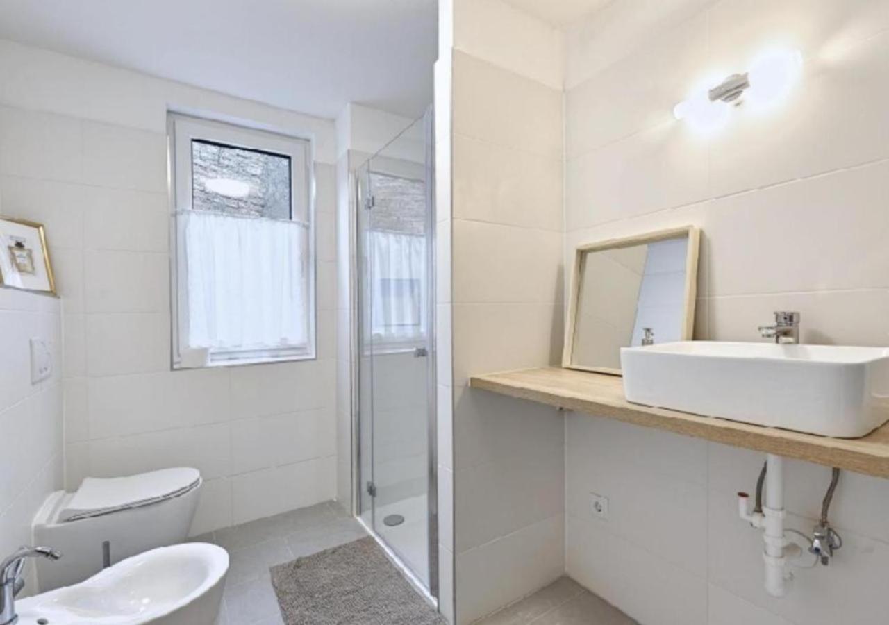 Apartamento Luxurious, 2 Min To Casino And Roemertherme Baden Exterior foto