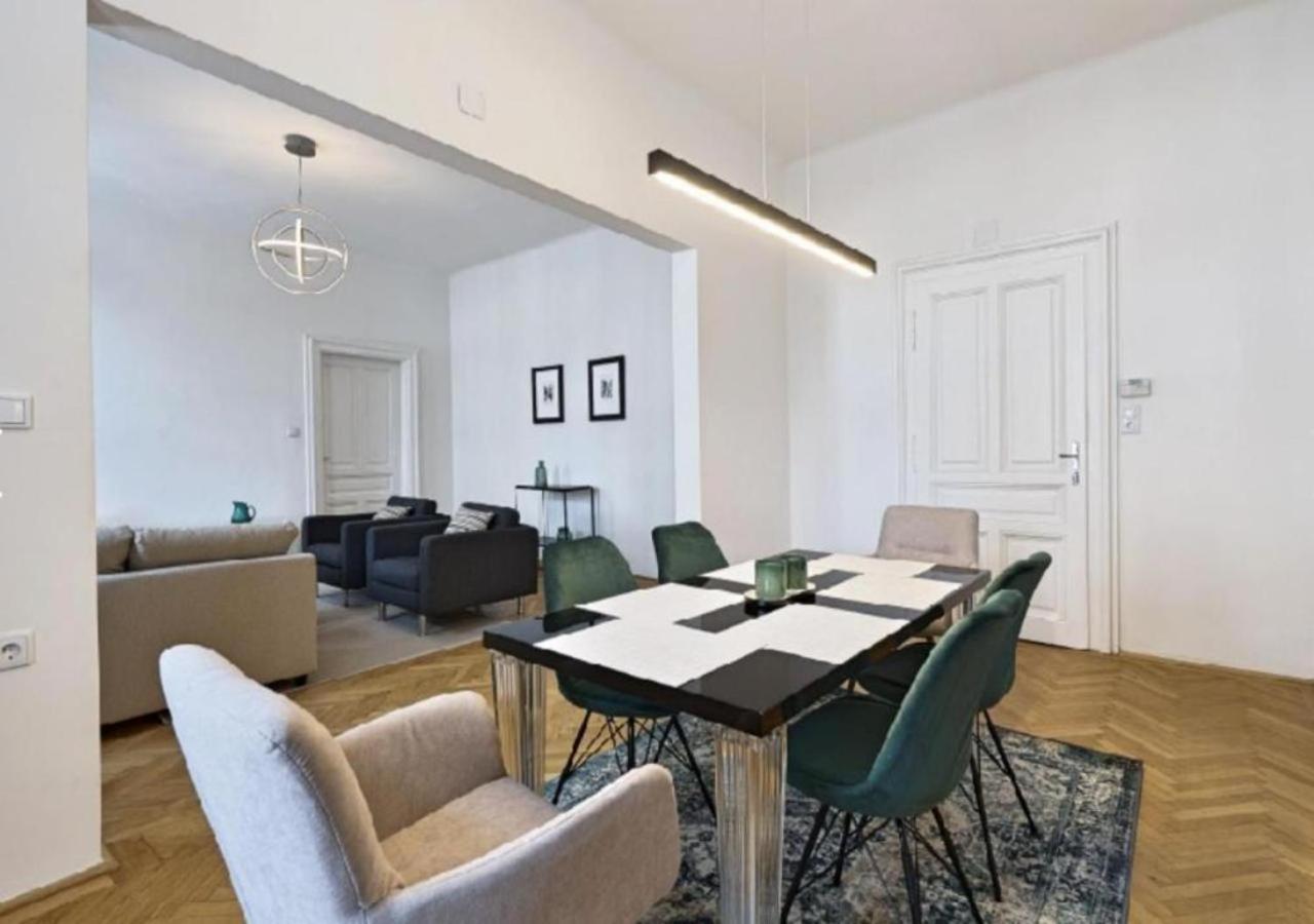 Apartamento Luxurious, 2 Min To Casino And Roemertherme Baden Exterior foto