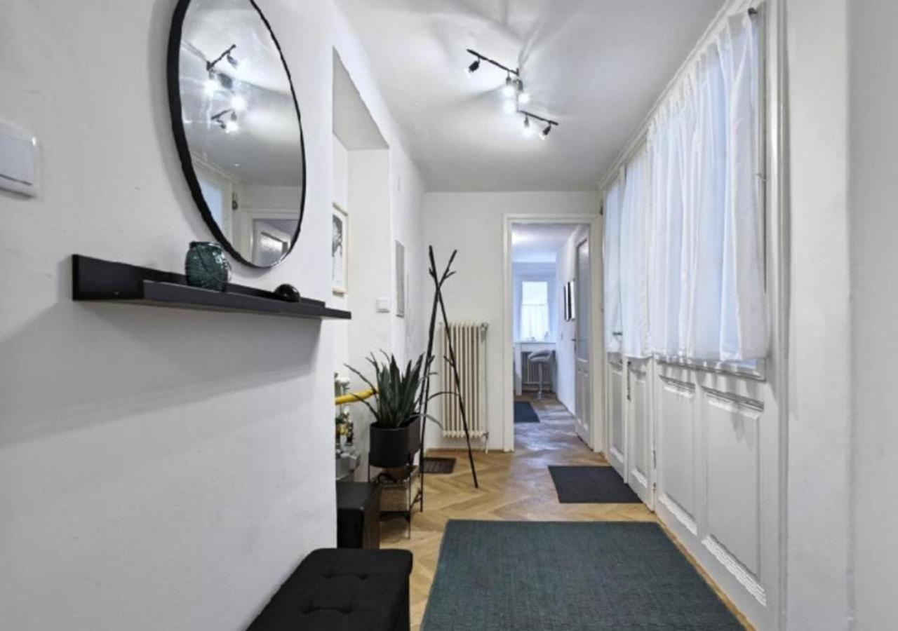 Apartamento Luxurious, 2 Min To Casino And Roemertherme Baden Exterior foto