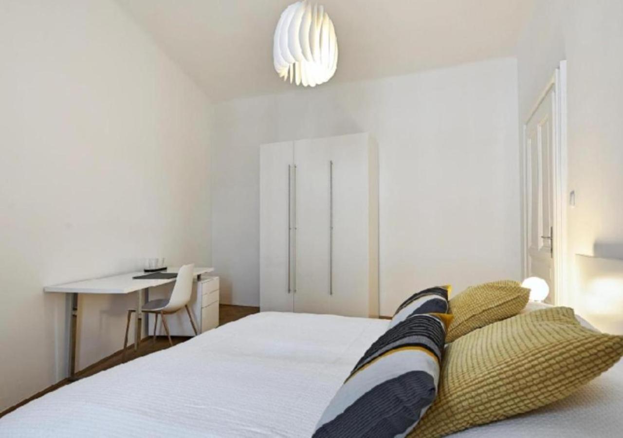 Apartamento Luxurious, 2 Min To Casino And Roemertherme Baden Exterior foto
