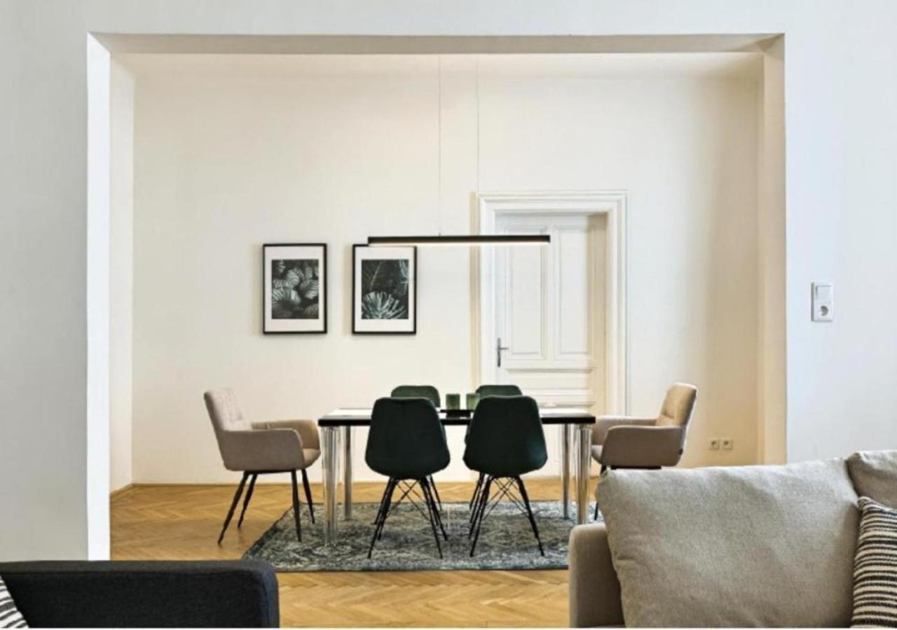 Apartamento Luxurious, 2 Min To Casino And Roemertherme Baden Exterior foto