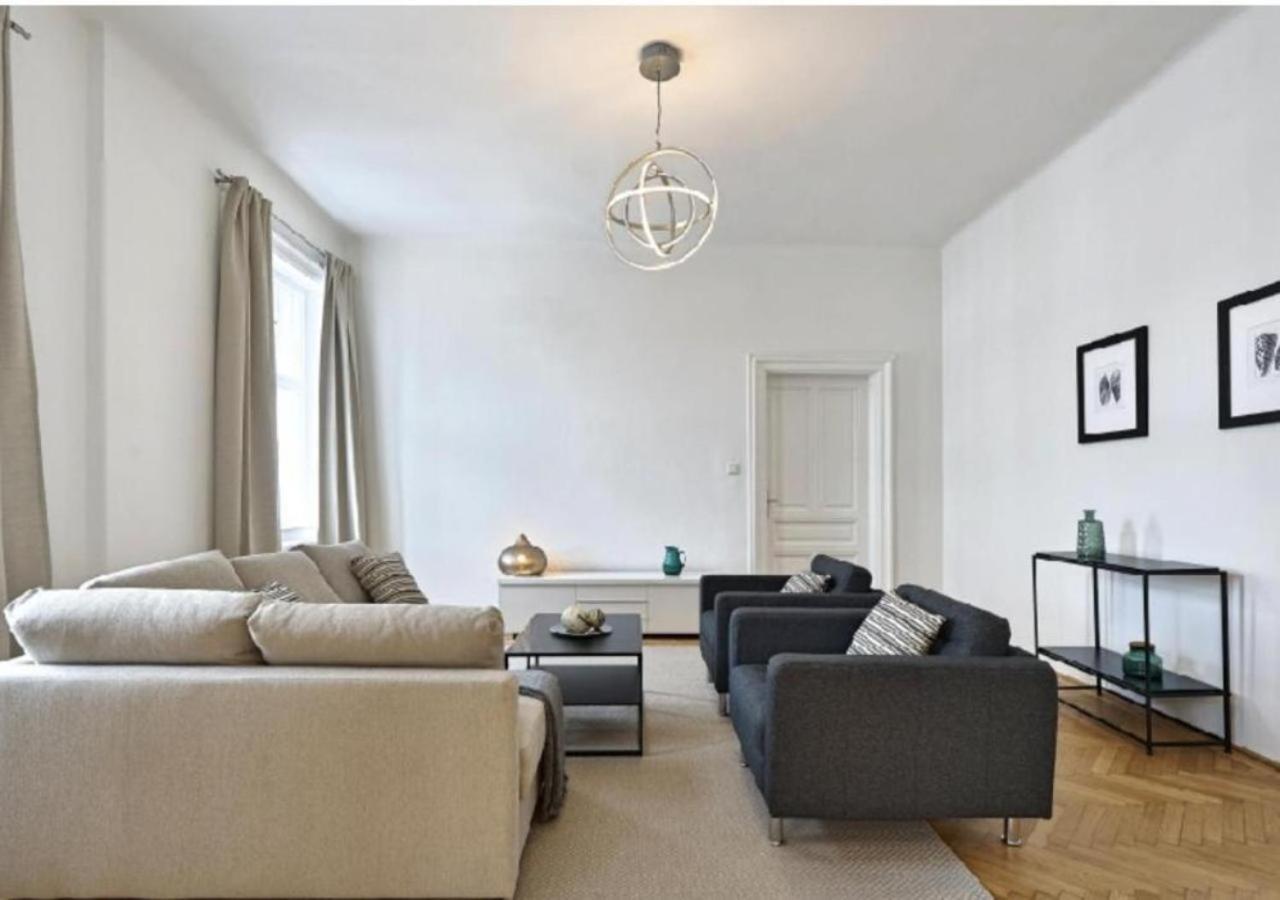 Apartamento Luxurious, 2 Min To Casino And Roemertherme Baden Exterior foto