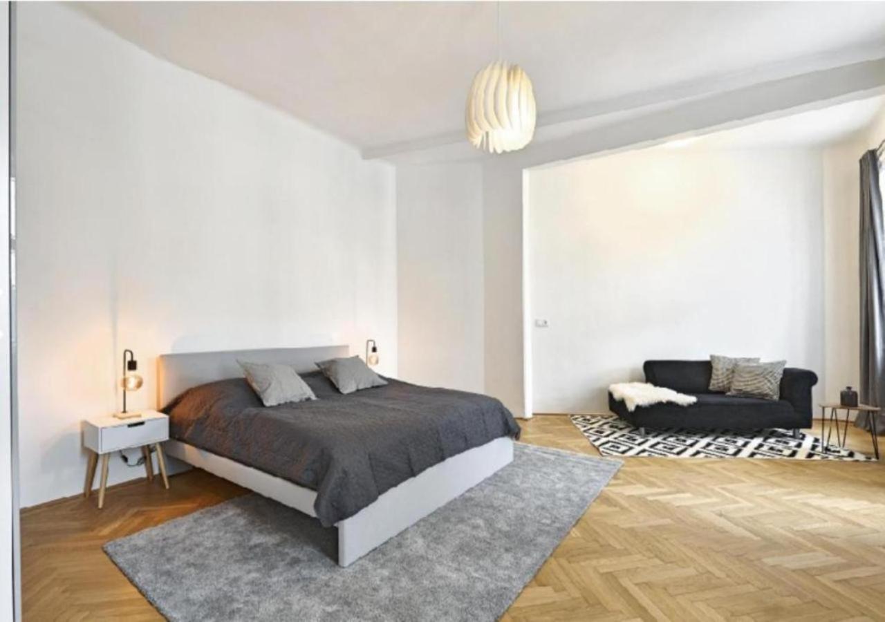 Apartamento Luxurious, 2 Min To Casino And Roemertherme Baden Exterior foto